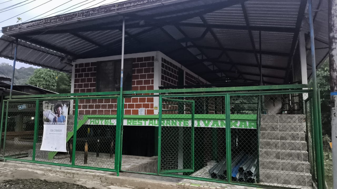 Hospedaje ecológico comunitario en San Cipriano - turismo sostenible Colombia